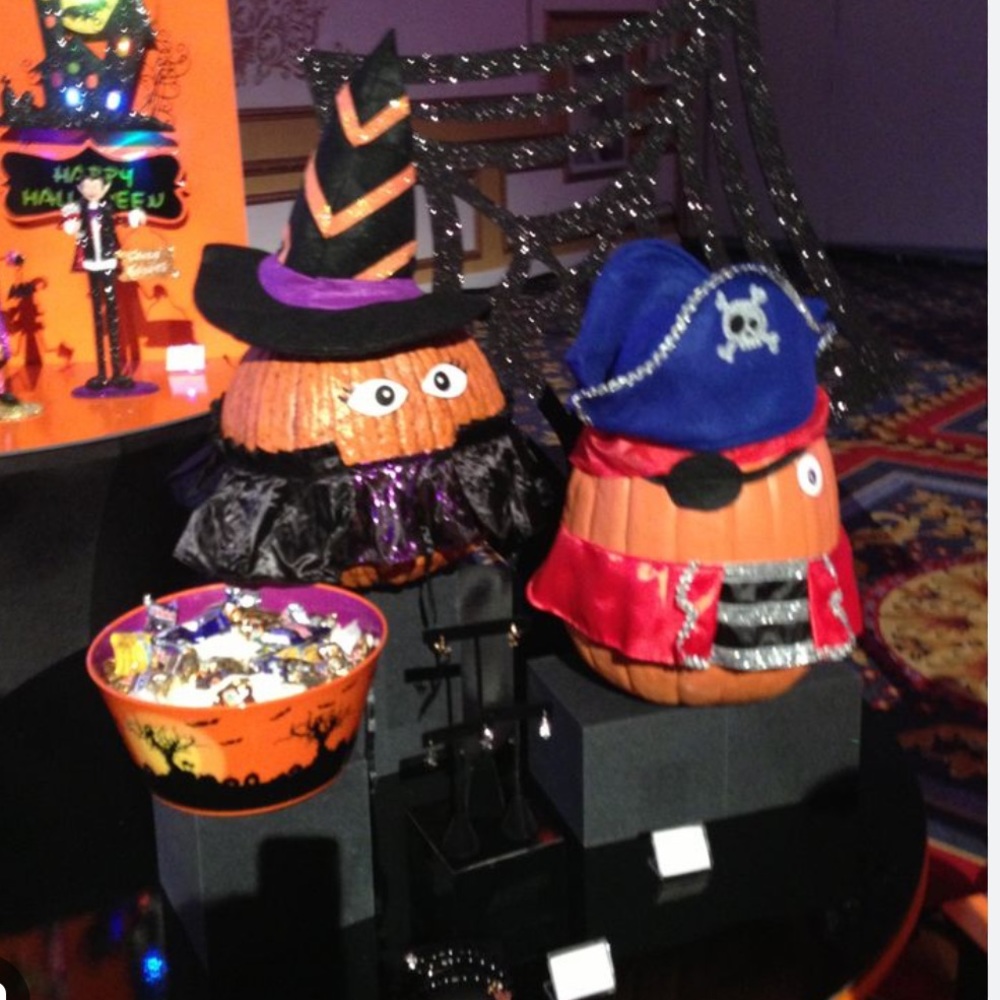 Vintage Halloween Pumpkin Dress up kits - Picture 2 of 3